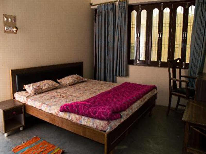 Ishan Paying Guest House Varanasi Bagian luar foto